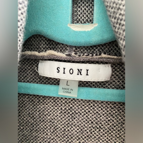 Aztec style monochrome cardigan - Picture 3 of 3